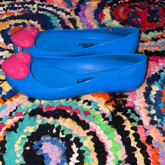 Shoes - Picture 2 of 4